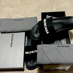 Balenciaga Men pool slide black and white